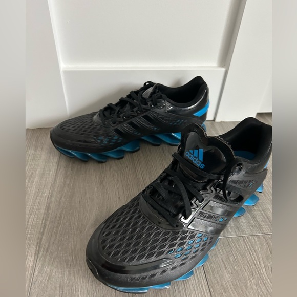🔥HOST PICK🔥 Adidas SpringBlades Razor “Black Solar Blue” size:US8 - Picture 3 of 5